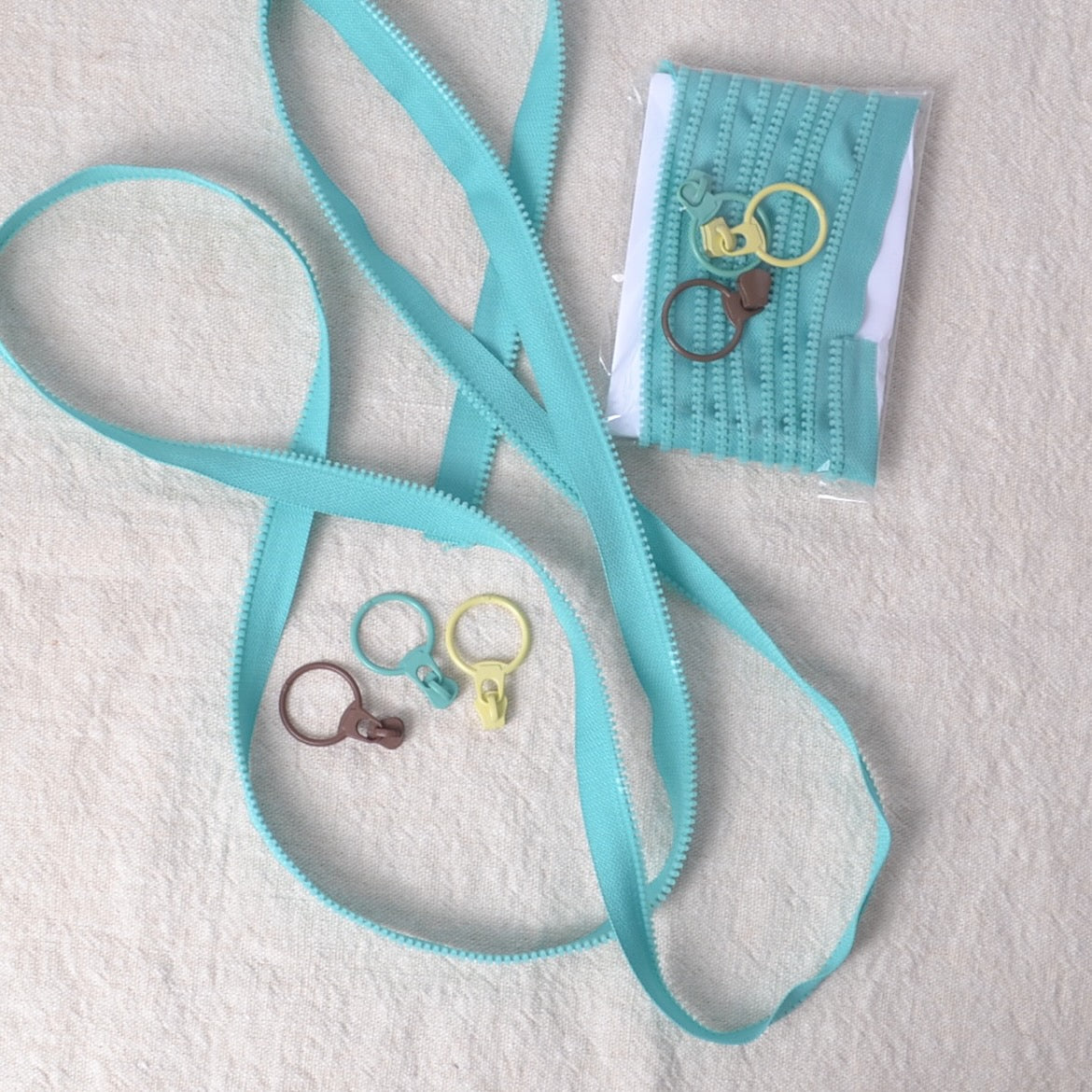 Single Sided Zipper Tape with 3 Metal Pull Tabs, Turquoise