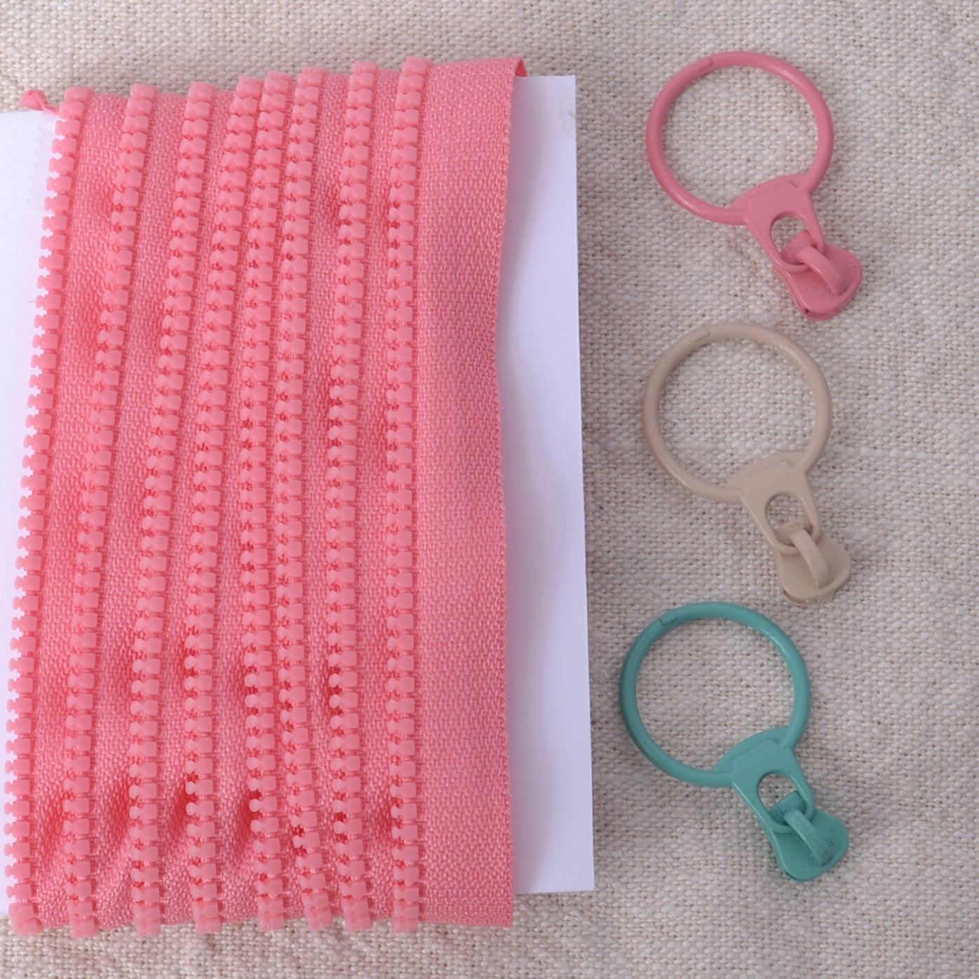Single Sided Zipper Tape with 3 Metal Pull Tabs, Pink