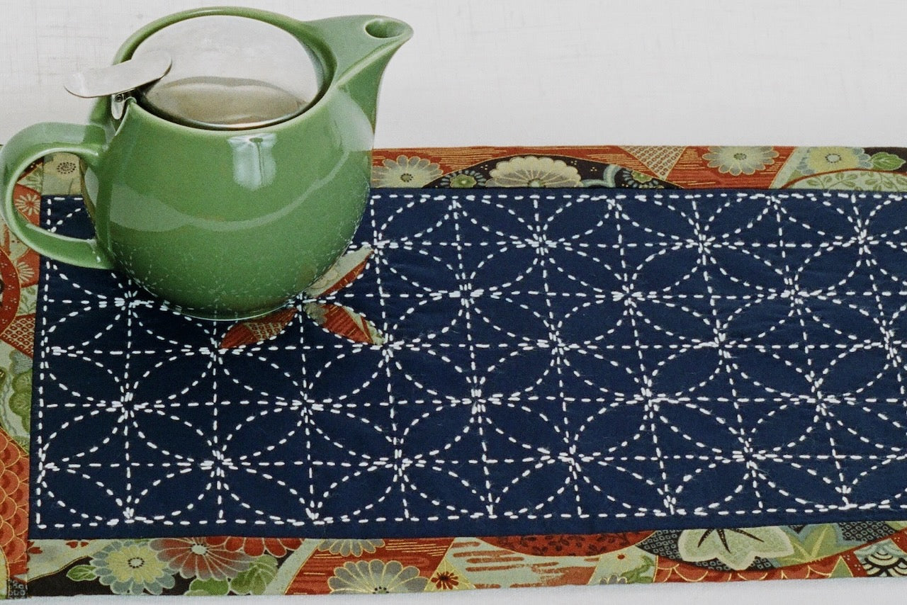An example of a sashiko table mat with print fabric border