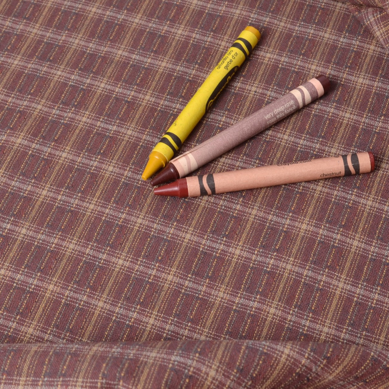 Dyed yarn 100% cotton fabric is suitable for sewing, quilting, applique, clothing, and home decor projects.