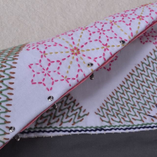 attaching zipper using flat head purse pins