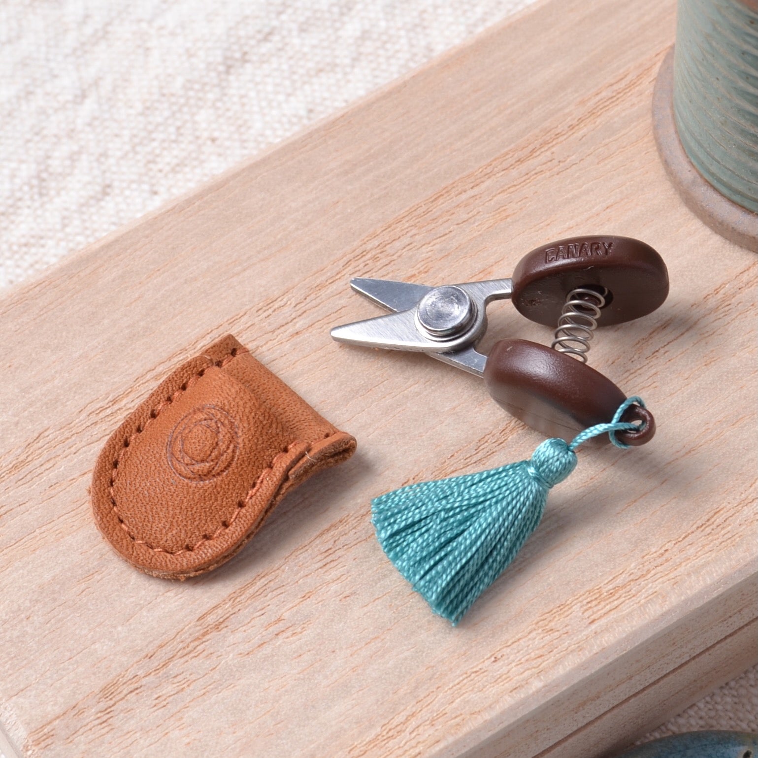 Cohana mini scissor with leather sheath