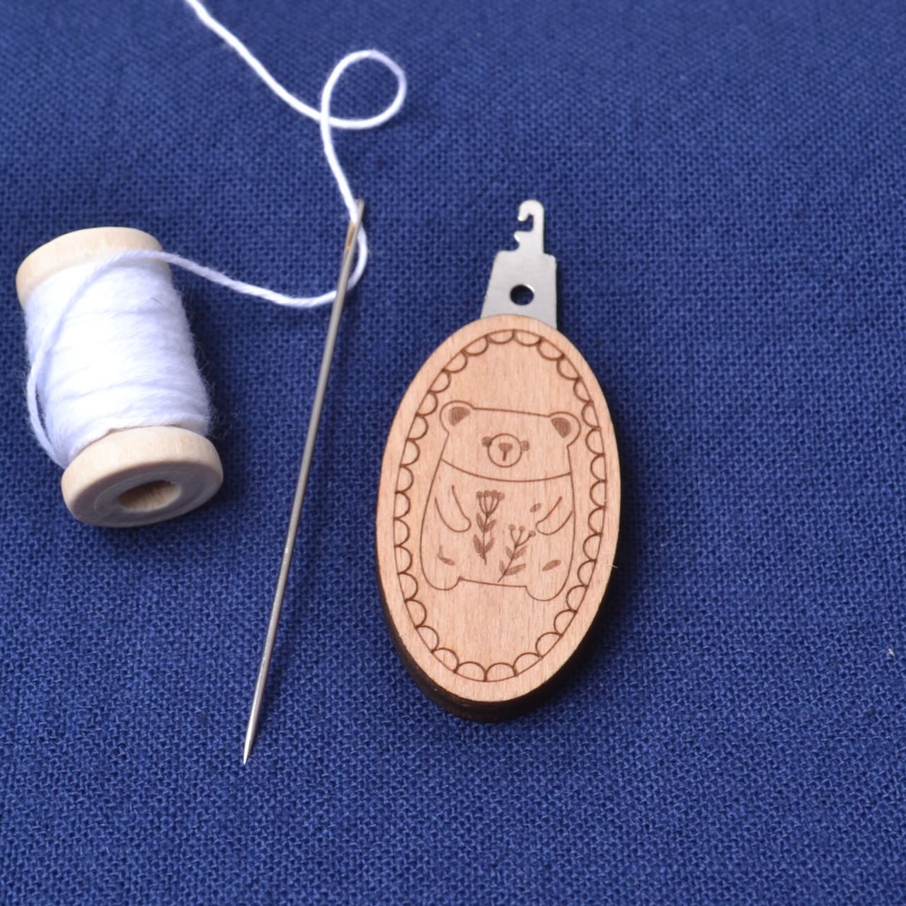 Needle Threader "Wood Bear" with small spool of thread and sashiko needle