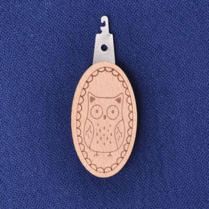 Needle Threader "Wood Owl"