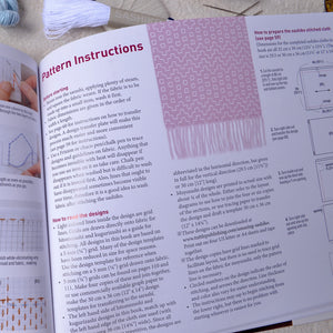 How to read hitomzashi patterns page from Amazing Sashiko, Modern Japanese Embroidery Designs, The Book 