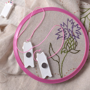 back of magnetic cute kittens needle minders