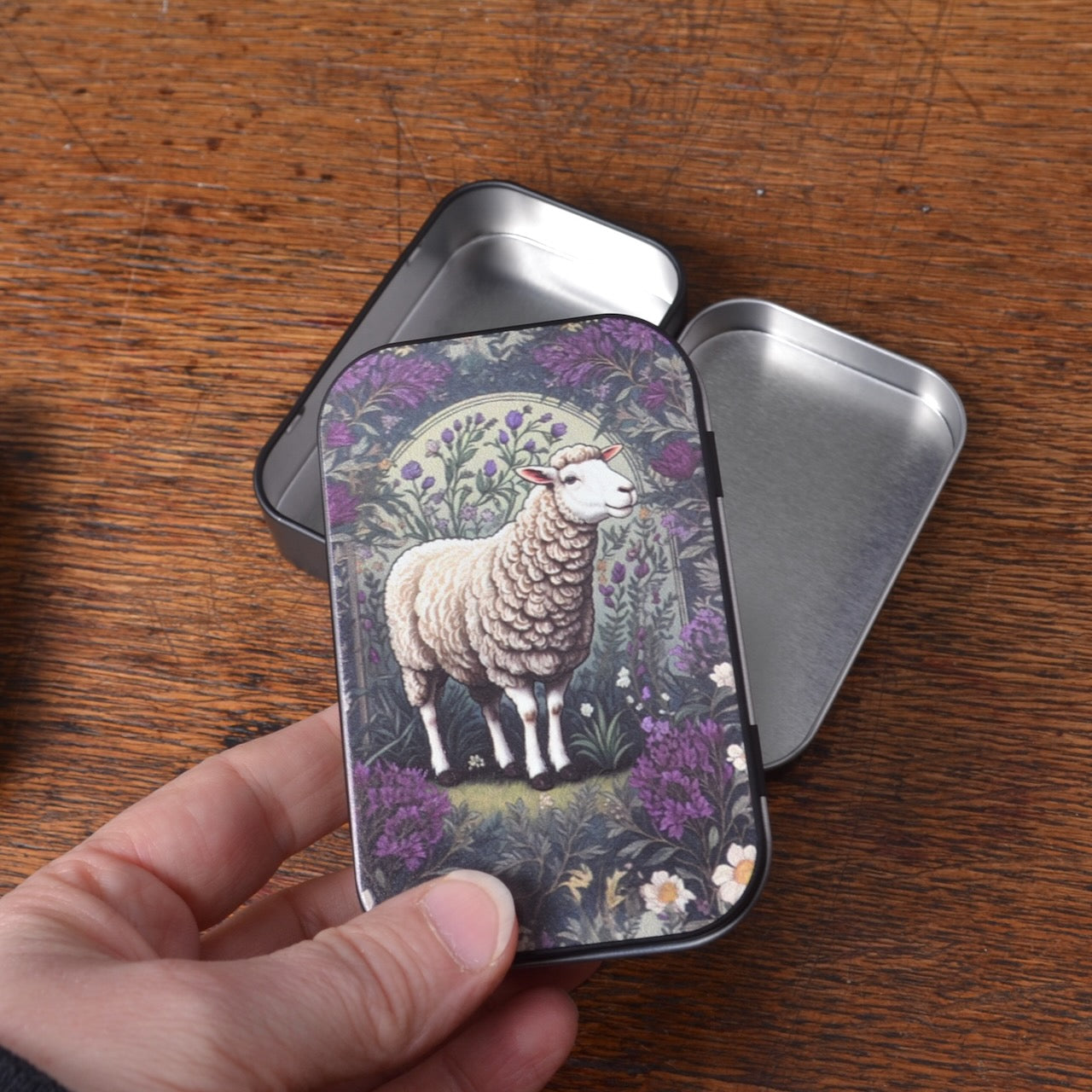 Decorative tin with a sheep design 