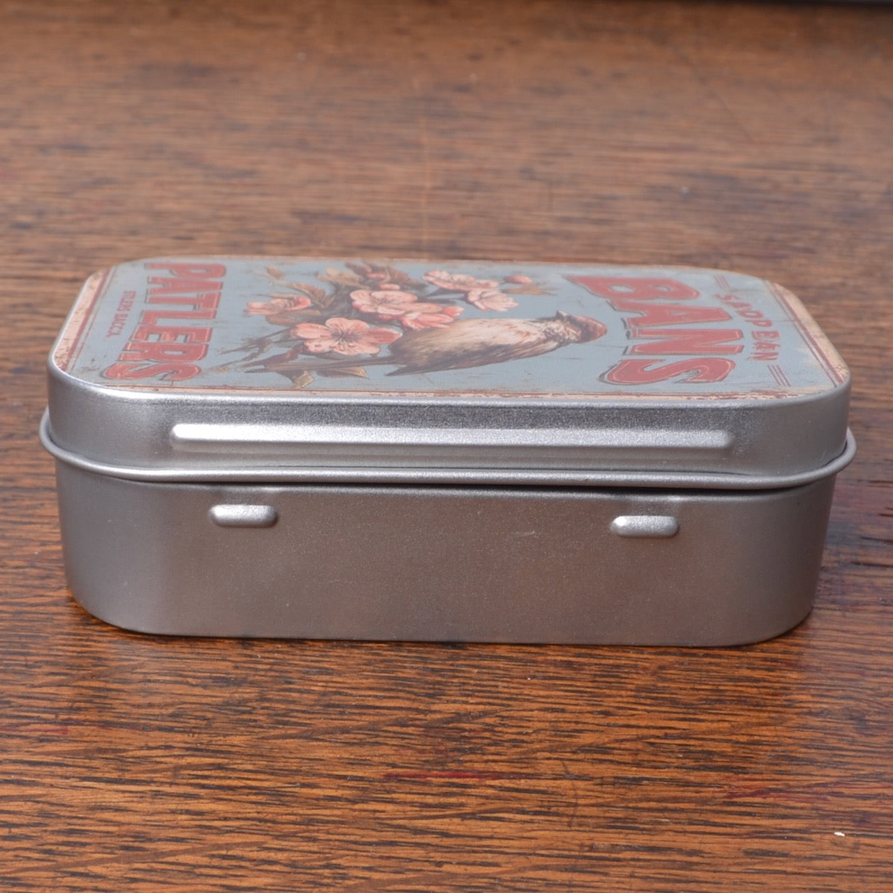 Small Tin showing closure
