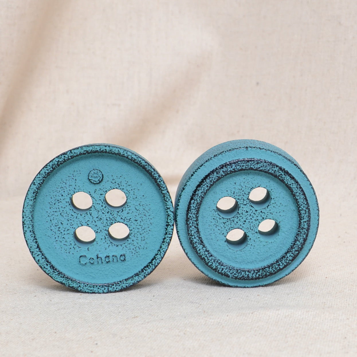 Cohana paperweight button motif, showing back and front