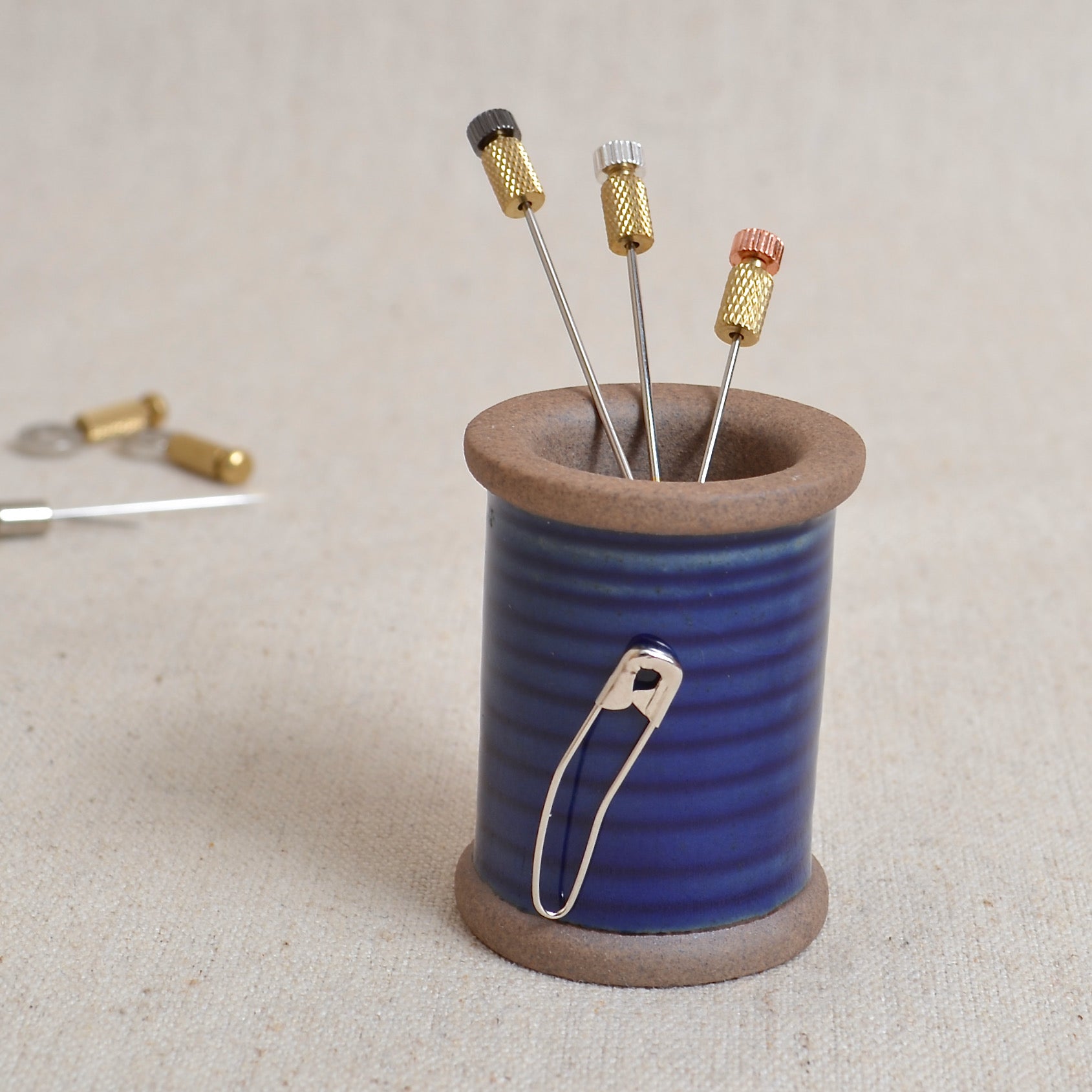 Cohana Ceramic Magnetic Pin Holder