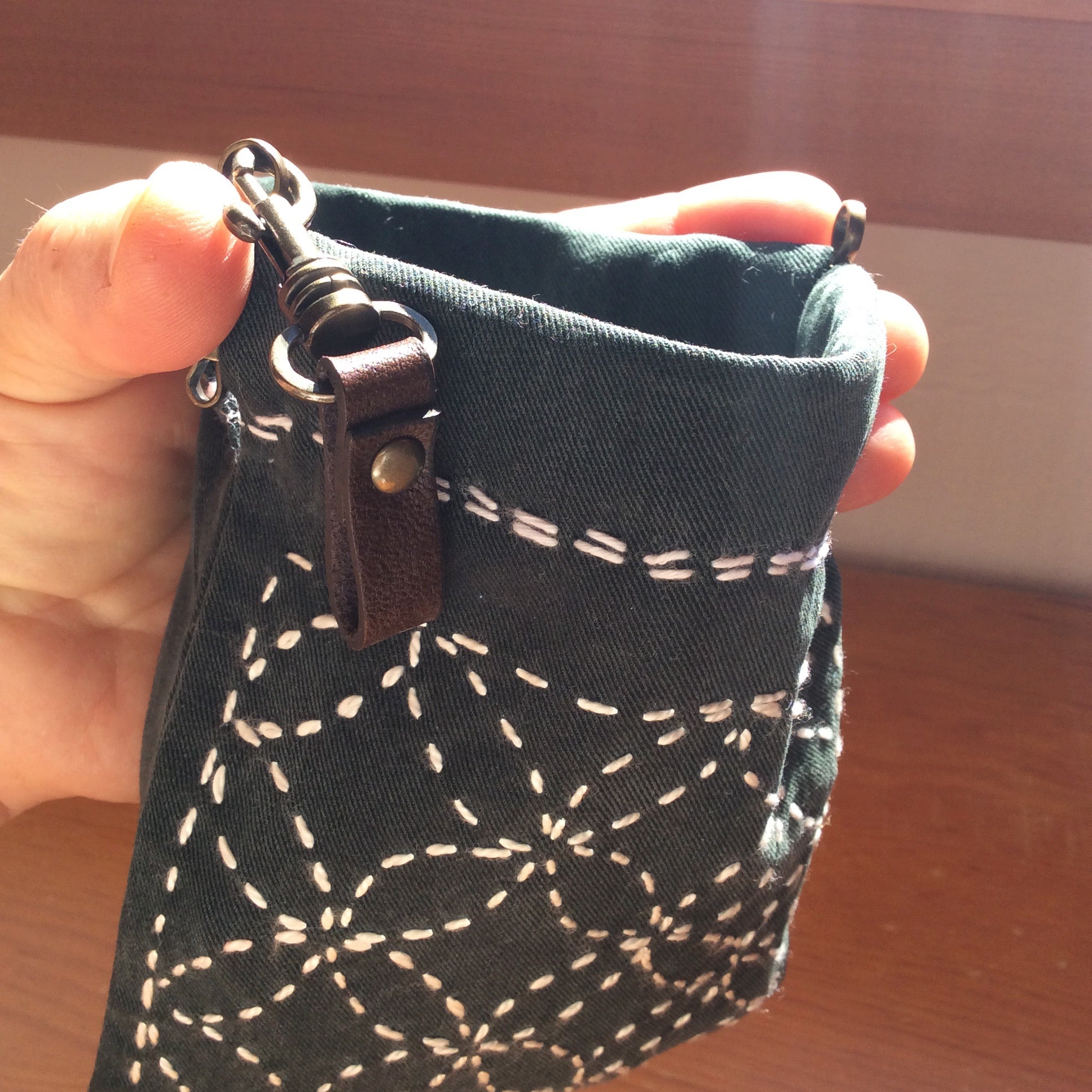 squeeze frame pouch