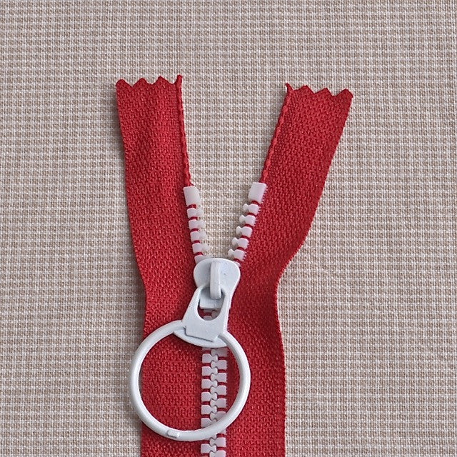 zipper red with white teeth